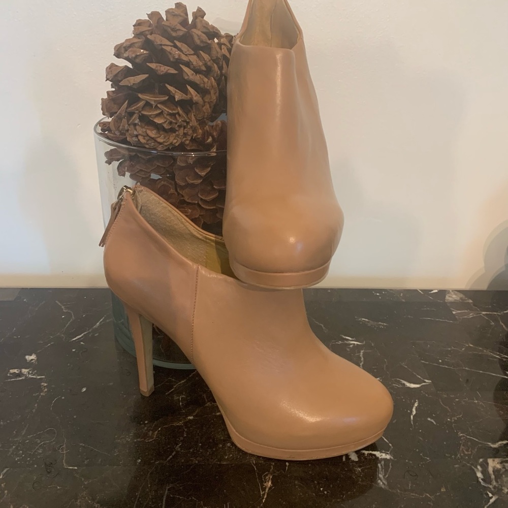 NINE WEST HAYWIRE NATURAL LE SIZE 7 (Tried on, but never worn)
